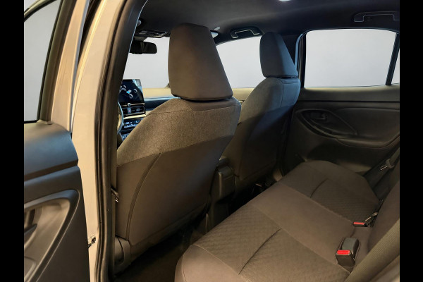 Toyota Yaris Cross 1.5 HYBRID DYNAMIC BITONE SILVERLINE GARANTIE 2035 NAVIGATIE . STUUR EN STOEL VERWARMING . ADAPTIEVE CRUICE CONTROL .
