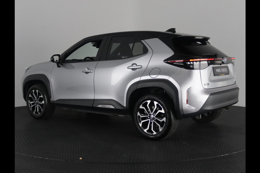 Toyota Yaris Cross 1.5 HYBRID DYNAMIC BITONE SILVERLINE GARANTIE 2035 NAVIGATIE . STUUR EN STOEL VERWARMING . ADAPTIEVE CRUICE CONTROL .