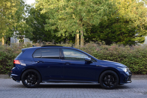 Volkswagen Golf 1.5 eTSI R-Line Pano Massage Camera Trekhaak 19"