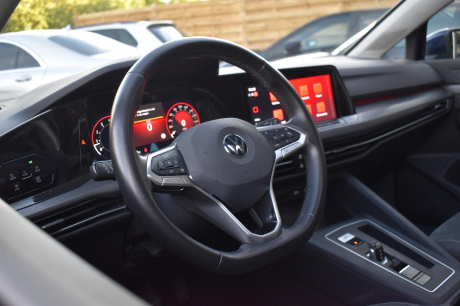 Volkswagen Golf 1.5 eTSI R-Line Pano Massage Camera Trekhaak 19"