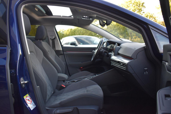 Volkswagen Golf 1.5 eTSI R-Line Pano Massage Camera Trekhaak 19"
