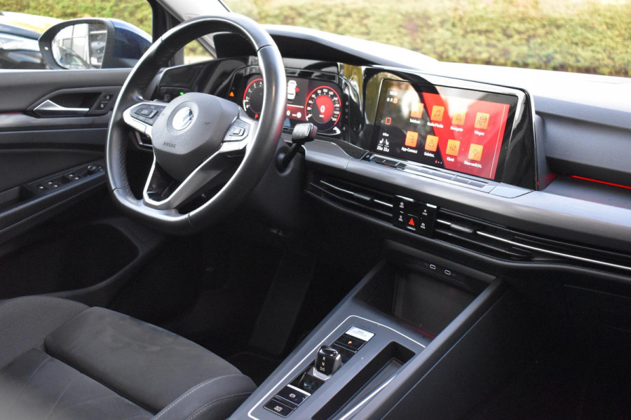 Volkswagen Golf 1.5 eTSI R-Line Pano Massage Camera Trekhaak 19"