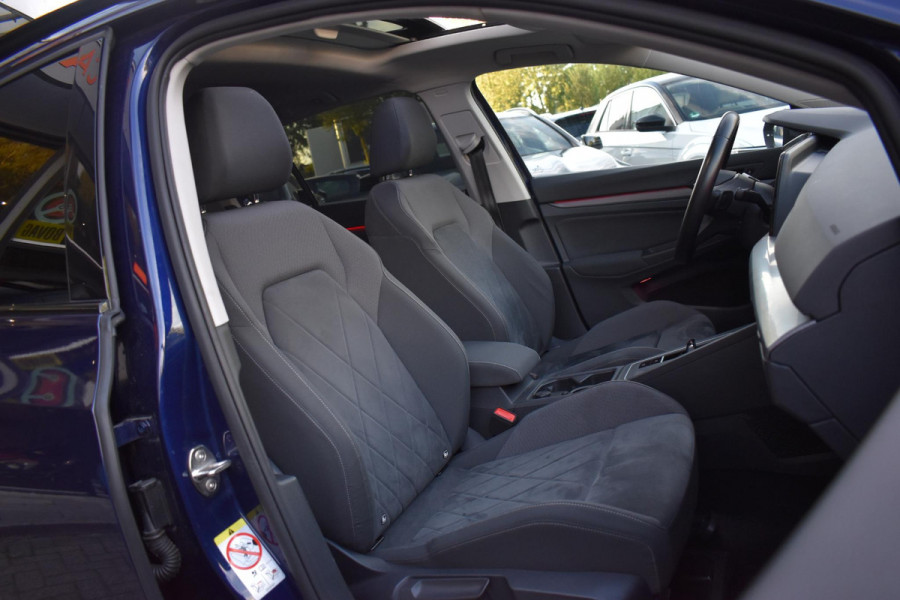 Volkswagen Golf 1.5 eTSI R-Line Pano Massage Camera Trekhaak 19"