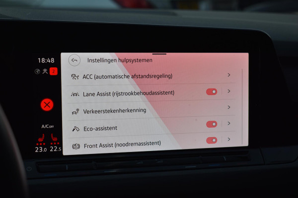 Volkswagen Golf 1.5 eTSI R-Line Pano Massage Camera Trekhaak 19"