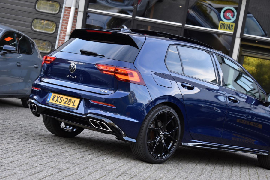 Volkswagen Golf 1.5 eTSI R-Line Pano Massage Camera Trekhaak 19"
