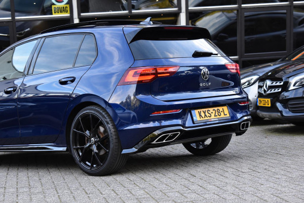 Volkswagen Golf 1.5 eTSI R-Line Pano Massage Camera Trekhaak 19"