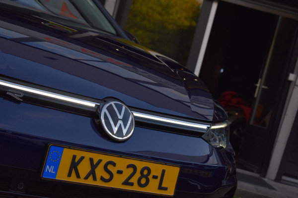 Volkswagen Golf 1.5 eTSI R-Line Pano Massage Camera Trekhaak 19"