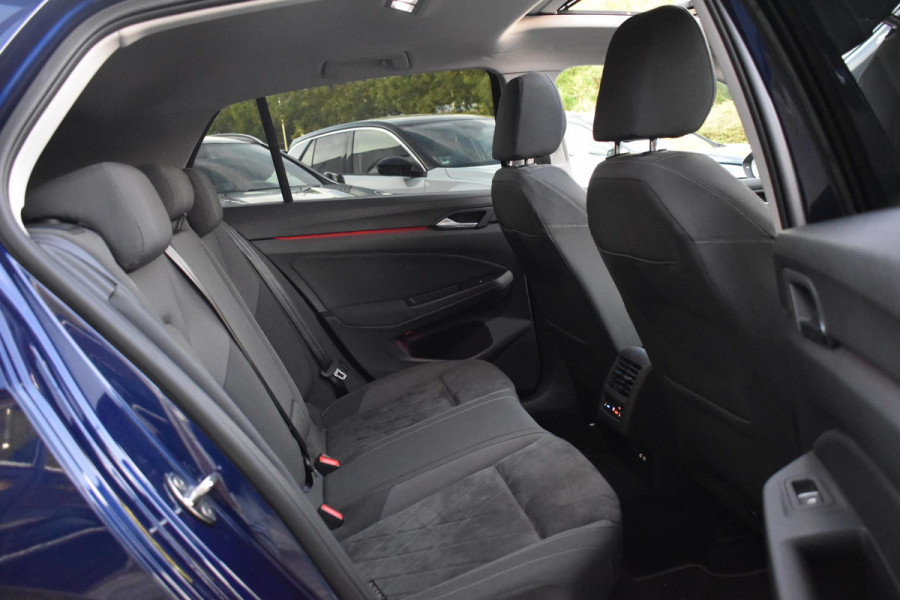 Volkswagen Golf 1.5 eTSI R-Line Pano Massage Camera Trekhaak 19"