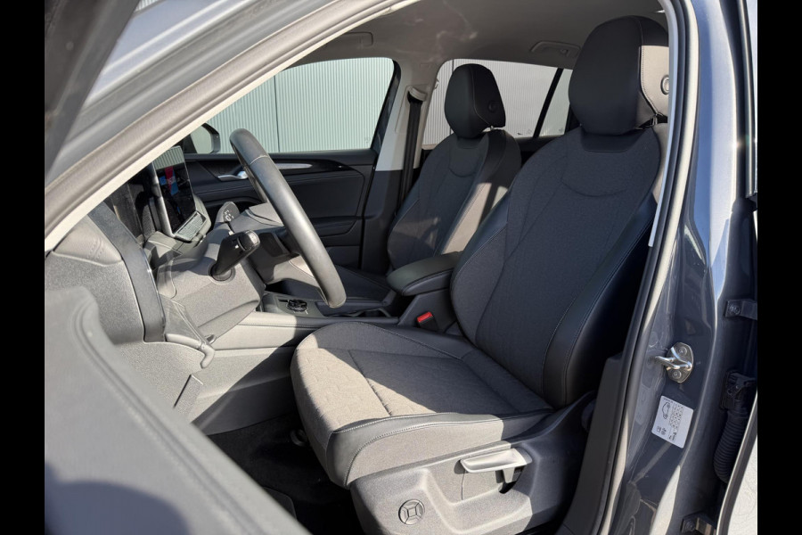 Volkswagen Tiguan 1.5 eHybrid Life Edition PHEV 18"/SOH 97%/Trekhaak/Stoel + stuurverwarming/Matrix LED/Camera/Adaptieve cruise/Dodehoek/Keyless/PDC/Elektrische klep