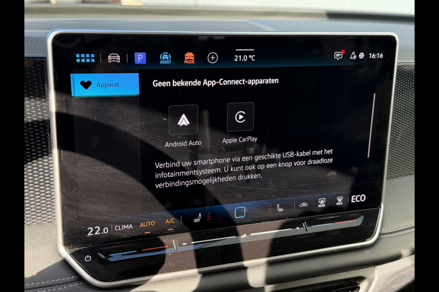 Volkswagen Tiguan 1.5 eHybrid Life Edition PHEV 18"/SOH 97%/Trekhaak/Stoel + stuurverwarming/Matrix LED/Camera/Adaptieve cruise/Dodehoek/Keyless/PDC/Elektrische klep