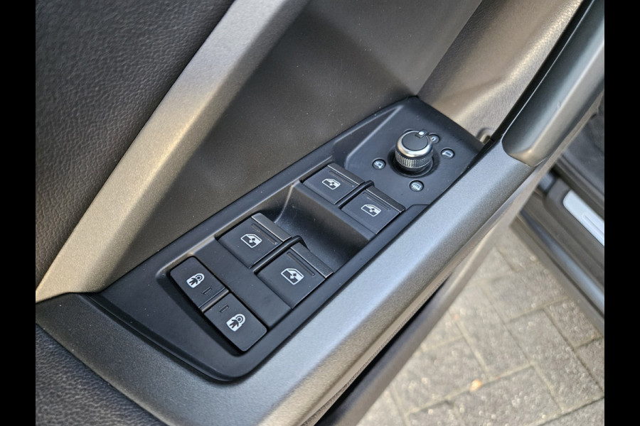 Audi Q3 35 TFSI S-Line! Camera! Automaat! Carplay! LED! NAP! Mooie/Nette Auto! Leer!