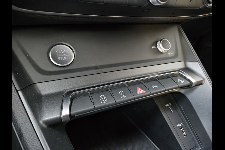 Audi Q3 35 TFSI S-Line! Camera! Automaat! Carplay! LED! NAP! Mooie/Nette Auto! Leer!