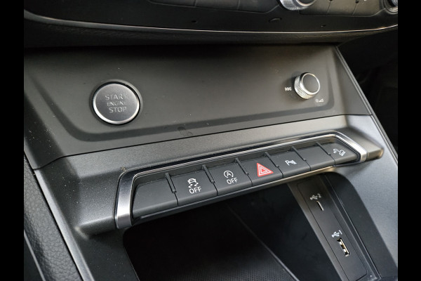 Audi Q3 35 TFSI S-Line! Camera! Automaat! Carplay! LED! NAP! Mooie/Nette Auto! Leer!