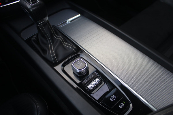 Volvo XC60 2.0 T6 AWD R 310pk | Pano | HK | 360 | ACC | HUD | Elek. Trekhaak