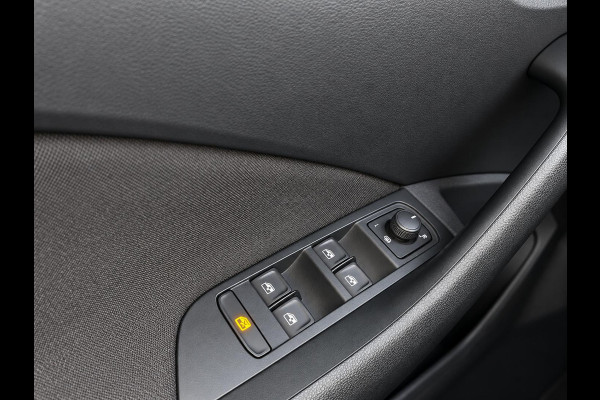 Škoda Kamiq 1.0 TSI 110pk DSG Ambition Navigatie Apple CarPlay Android Auto Parkeerhulp achter Adaptive Cruise Control Stoelverwarming Airco Lichtmetalen velgen