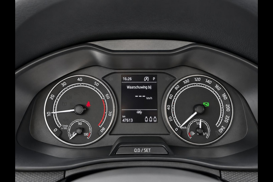 Škoda Kamiq 1.0 TSI 110pk DSG Ambition Navigatie Apple CarPlay Android Auto Parkeerhulp achter Adaptive Cruise Control Stoelverwarming Airco Lichtmetalen velgen