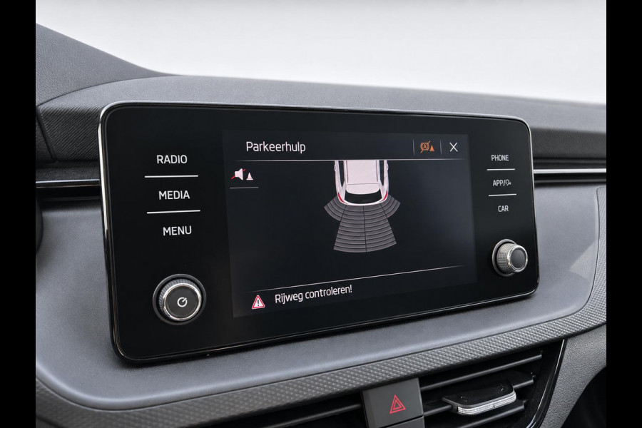 Škoda Kamiq 1.0 TSI 110pk DSG Ambition Navigatie Apple CarPlay Android Auto Parkeerhulp achter Adaptive Cruise Control Stoelverwarming Airco Lichtmetalen velgen