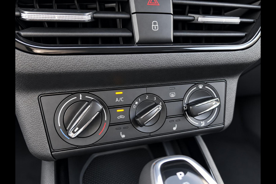 Škoda Kamiq 1.0 TSI 110pk DSG Ambition Navigatie Apple CarPlay Android Auto Parkeerhulp achter Adaptive Cruise Control Stoelverwarming Airco Lichtmetalen velgen