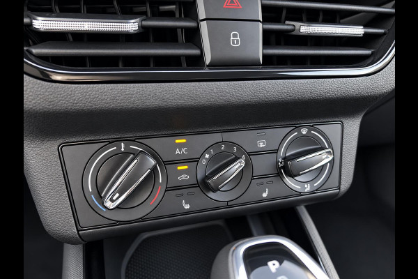 Škoda Kamiq 1.0 TSI 110pk DSG Ambition Navigatie Apple CarPlay Android Auto Parkeerhulp achter Adaptive Cruise Control Stoelverwarming Airco Lichtmetalen velgen
