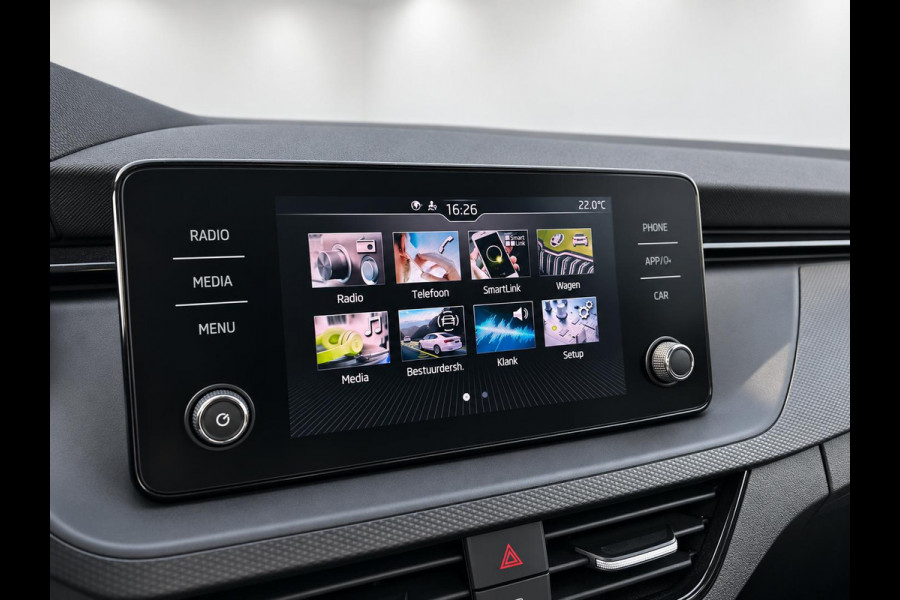 Škoda Kamiq 1.0 TSI 110pk DSG Ambition Navigatie Apple CarPlay Android Auto Parkeerhulp achter Adaptive Cruise Control Stoelverwarming Airco Lichtmetalen velgen