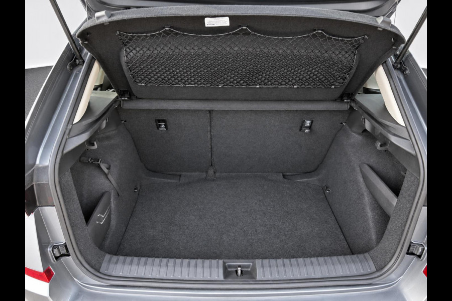 Škoda Kamiq 1.0 TSI 110pk DSG Ambition Navigatie Apple CarPlay Android Auto Parkeerhulp achter Adaptive Cruise Control Stoelverwarming Airco Lichtmetalen velgen