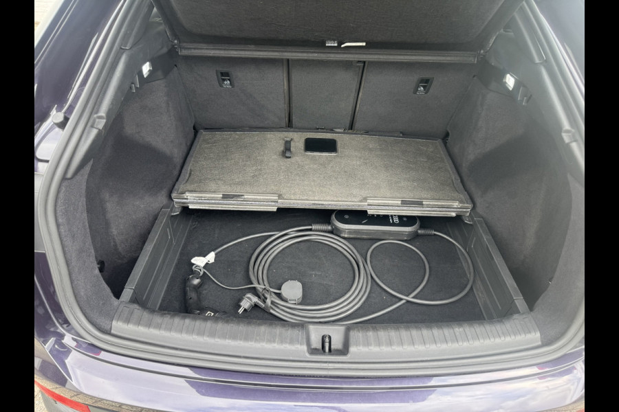 Audi Q4 Sportback e-tron 40 S-line Competition SOH 91% Pano dak Blokjes leder Sonos 21 inch + all season