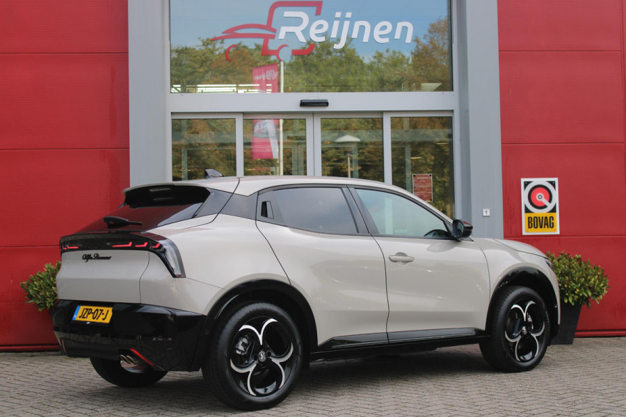 Alfa Romeo junior 1.2 145PK AUTOMAAT Hybrid IBRIDA TI | TECHNO PACK: (LED MATRIX KOPLAMPEN, DRAADLOZE TELEFOONLADER, DODEHOEK DETECTIE, PARKEERSENSOREN VOOR ACHTER EN ZIJKANT, NAVIGATIE, ELEKTRISCH BEDIENBARE ACHTERKLEP, KEYLESS ENTRY, ADAPTIVE CRUISE CONTROL, ACHTERUITRIJ CAMERA) | PACK TI: (ELEKTRISCH BEDIENBARE BESTUUDERSSTOEL, VERKEERSBORDEN WEERGAVE, GETINTE ACHTERRUITEN, SFEER VERLICHTING, GLANZEND ZWARTE BODYKIT, 10,25" TOUCHSCREEN, LEDEREN STUURWIEL, VERSTELBARE KOFFERVLOER OP 3 NIVEAUS) | 18" LICHTMETALEN VELGEN "FORI" | DRAADLOZE APPLE CARPLAY/ANDROID AUTO | MASSAGE FUNCTIE OP