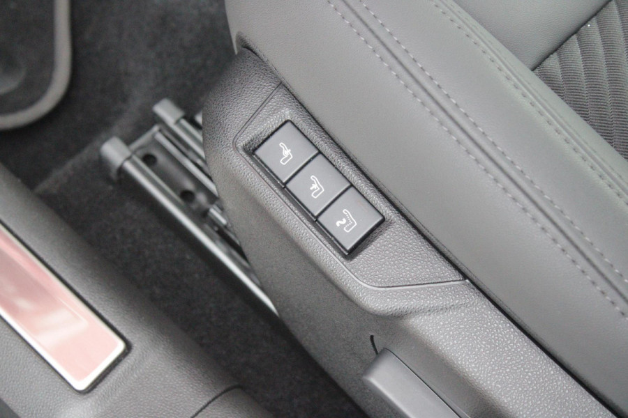 Alfa Romeo junior 1.2 145PK AUTOMAAT Hybrid IBRIDA TI | TECHNO PACK: (LED MATRIX KOPLAMPEN, DRAADLOZE TELEFOONLADER, DODEHOEK DETECTIE, PARKEERSENSOREN VOOR ACHTER EN ZIJKANT, NAVIGATIE, ELEKTRISCH BEDIENBARE ACHTERKLEP, KEYLESS ENTRY, ADAPTIVE CRUISE CONTROL, ACHTERUITRIJ CAMERA) | PACK TI: (ELEKTRISCH BEDIENBARE BESTUUDERSSTOEL, VERKEERSBORDEN WEERGAVE, GETINTE ACHTERRUITEN, SFEER VERLICHTING, GLANZEND ZWARTE BODYKIT, 10,25" TOUCHSCREEN, LEDEREN STUURWIEL, VERSTELBARE KOFFERVLOER OP 3 NIVEAUS) | 18" LICHTMETALEN VELGEN "FORI" | DRAADLOZE APPLE CARPLAY/ANDROID AUTO | MASSAGE FUNCTIE OP