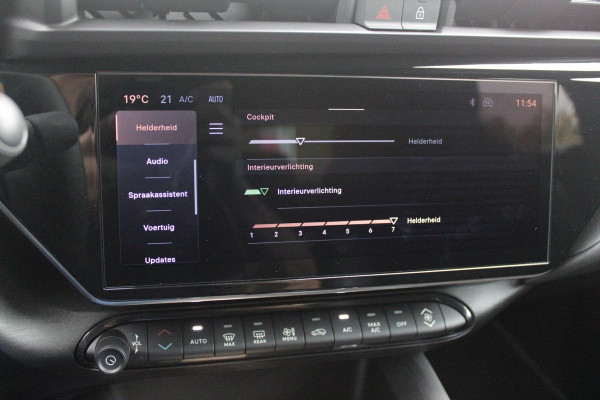 Alfa Romeo junior 1.2 145PK AUTOMAAT Hybrid IBRIDA TI | TECHNO PACK: (LED MATRIX KOPLAMPEN, DRAADLOZE TELEFOONLADER, DODEHOEK DETECTIE, PARKEERSENSOREN VOOR ACHTER EN ZIJKANT, NAVIGATIE, ELEKTRISCH BEDIENBARE ACHTERKLEP, KEYLESS ENTRY, ADAPTIVE CRUISE CONTROL, ACHTERUITRIJ CAMERA) | PACK TI: (ELEKTRISCH BEDIENBARE BESTUUDERSSTOEL, VERKEERSBORDEN WEERGAVE, GETINTE ACHTERRUITEN, SFEER VERLICHTING, GLANZEND ZWARTE BODYKIT, 10,25" TOUCHSCREEN, LEDEREN STUURWIEL, VERSTELBARE KOFFERVLOER OP 3 NIVEAUS) | 18" LICHTMETALEN VELGEN "FORI" | DRAADLOZE APPLE CARPLAY/ANDROID AUTO | MASSAGE FUNCTIE OP