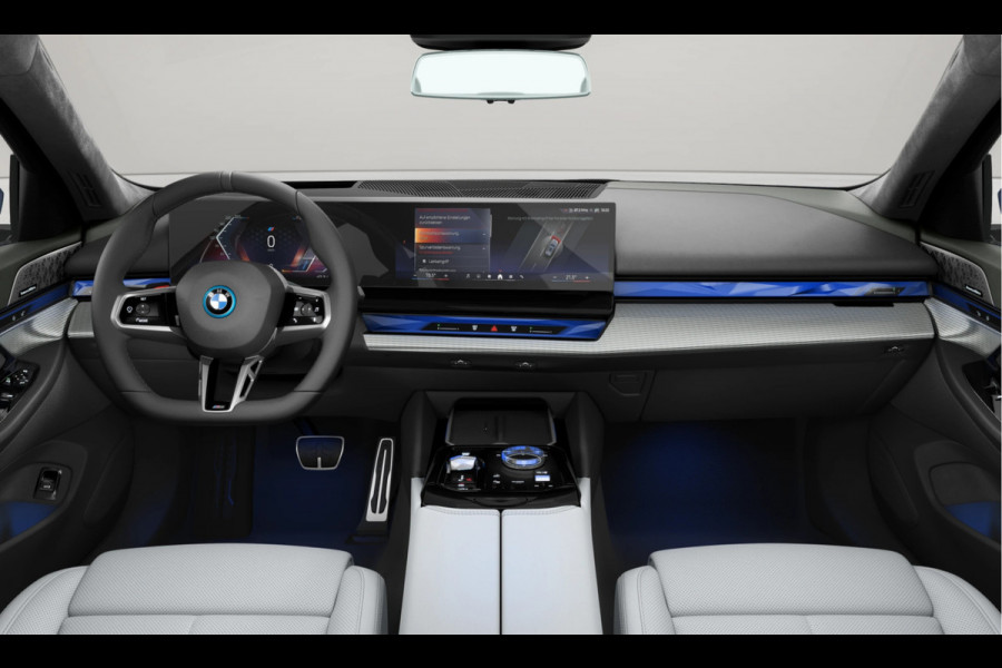 BMW i5 Touring eDrive40 - M-Sport Pro - Pano - Onderstel Prof - Trekhaak - Bowers & Wilkins
