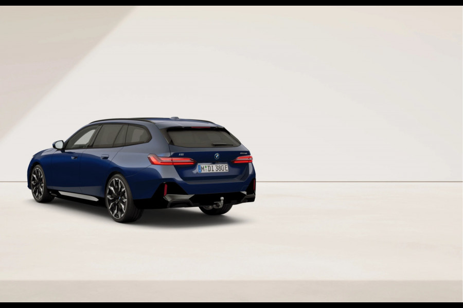 BMW i5 Touring eDrive40 - M-Sport Pro - Pano - Onderstel Prof - Trekhaak - Bowers & Wilkins