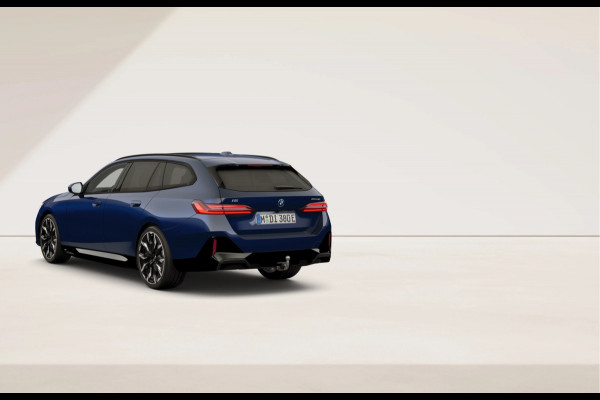 BMW i5 Touring eDrive40 - M-Sport Pro - Pano - Onderstel Prof - Trekhaak - Bowers & Wilkins