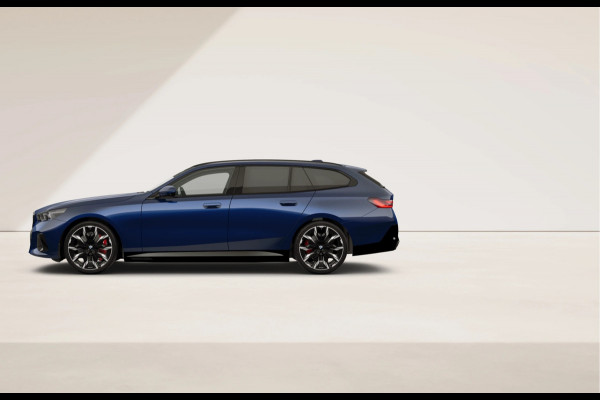BMW i5 Touring eDrive40 - M-Sport Pro - Pano - Onderstel Prof - Trekhaak - Bowers & Wilkins