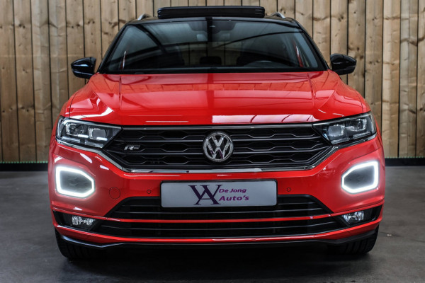 Volkswagen T-Roc 1.5 TSI 3X R-Line *Pano*Camera*Virtual*Trekhaak*