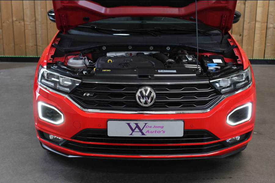Volkswagen T-Roc 1.5 TSI 3X R-Line *Pano*Camera*Virtual*Trekhaak*