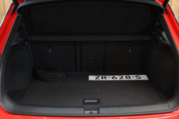 Volkswagen T-Roc 1.5 TSI 3X R-Line *Pano*Camera*Virtual*Trekhaak*