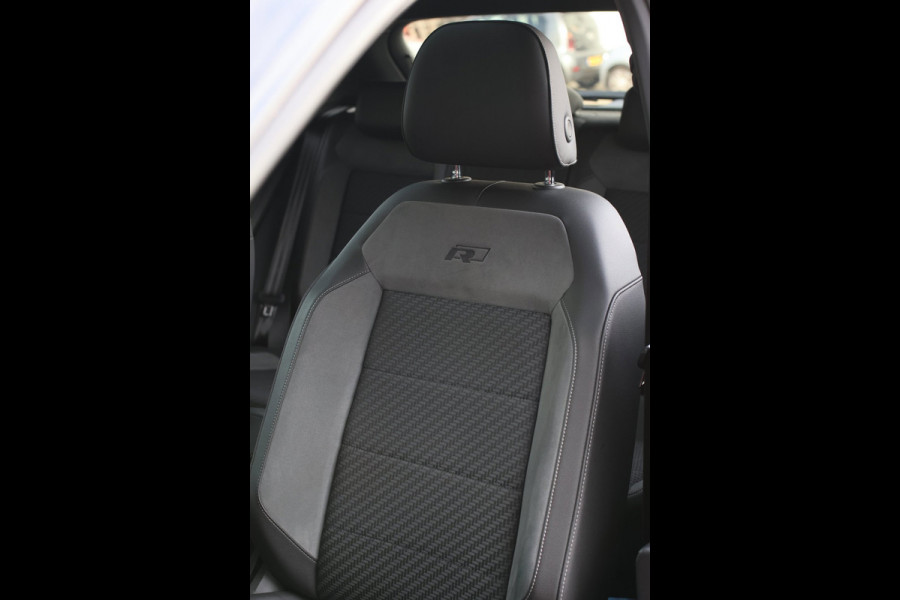 Volkswagen T-Roc 1.5 TSI 3X R-Line *Pano*Camera*Virtual*Trekhaak*