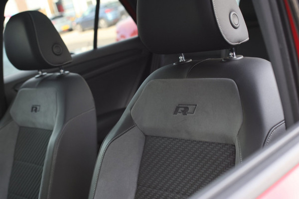 Volkswagen T-Roc 1.5 TSI 3X R-Line *Pano*Camera*Virtual*Trekhaak*
