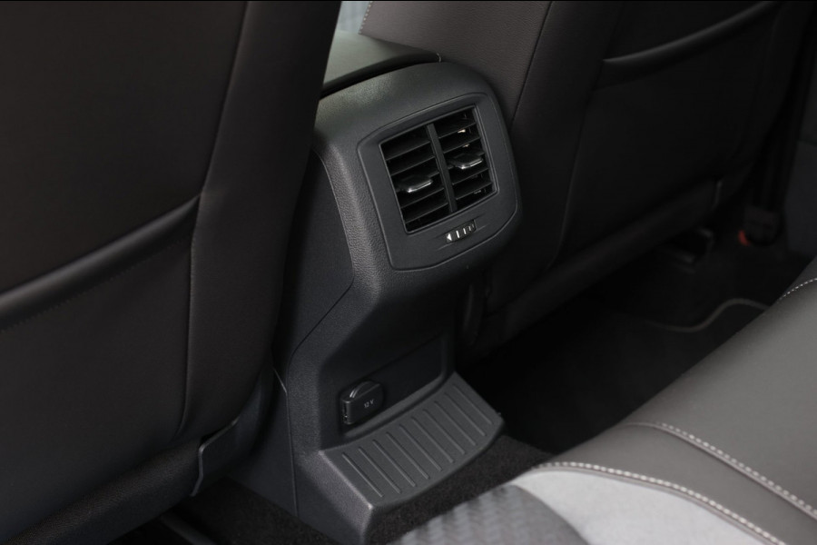 Volkswagen T-Roc 1.5 TSI 3X R-Line *Pano*Camera*Virtual*Trekhaak*