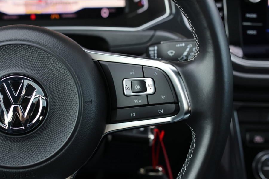 Volkswagen T-Roc 1.5 TSI 3X R-Line *Pano*Camera*Virtual*Trekhaak*
