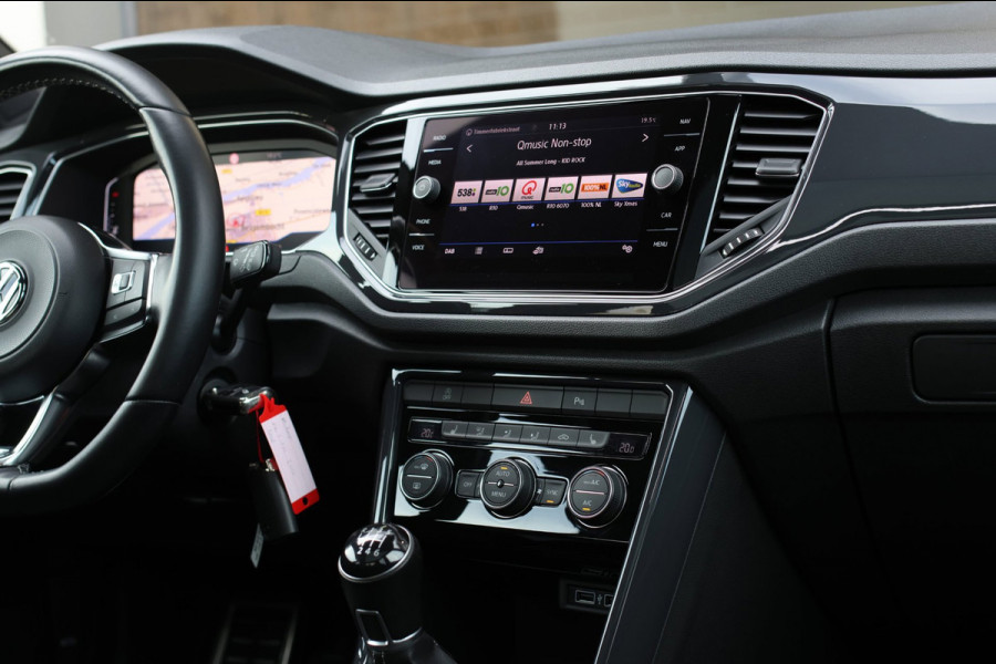 Volkswagen T-Roc 1.5 TSI 3X R-Line *Pano*Camera*Virtual*Trekhaak*