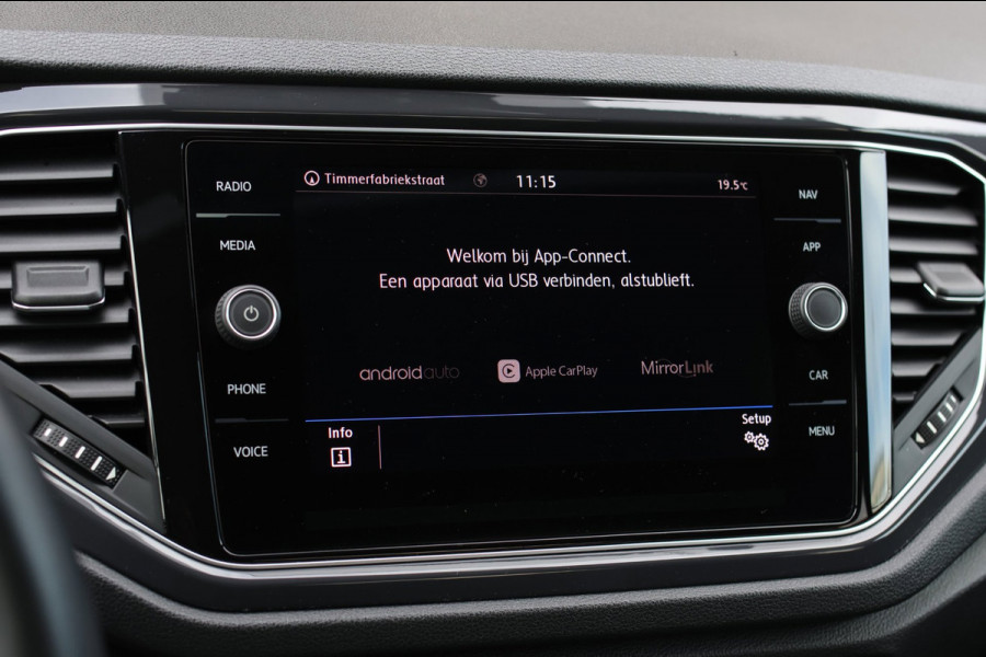 Volkswagen T-Roc 1.5 TSI 3X R-Line *Pano*Camera*Virtual*Trekhaak*