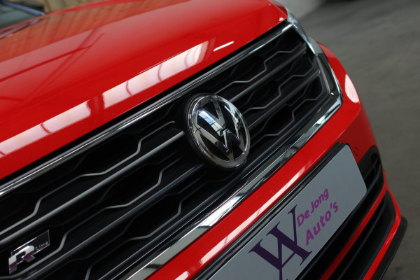 Volkswagen T-Roc 1.5 TSI 3X R-Line *Pano*Camera*Virtual*Trekhaak*
