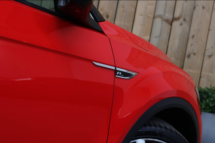 Volkswagen T-Roc 1.5 TSI 3X R-Line *Pano*Camera*Virtual*Trekhaak*