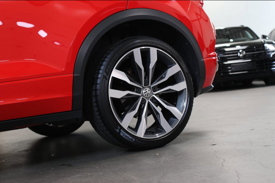 Volkswagen T-Roc 1.5 TSI 3X R-Line *Pano*Camera*Virtual*Trekhaak*