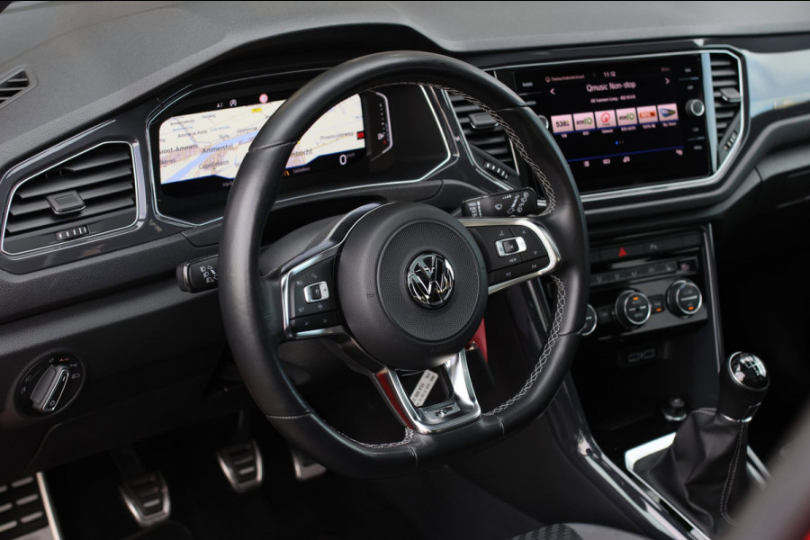 Volkswagen T-Roc 1.5 TSI 3X R-Line *Pano*Camera*Virtual*Trekhaak*