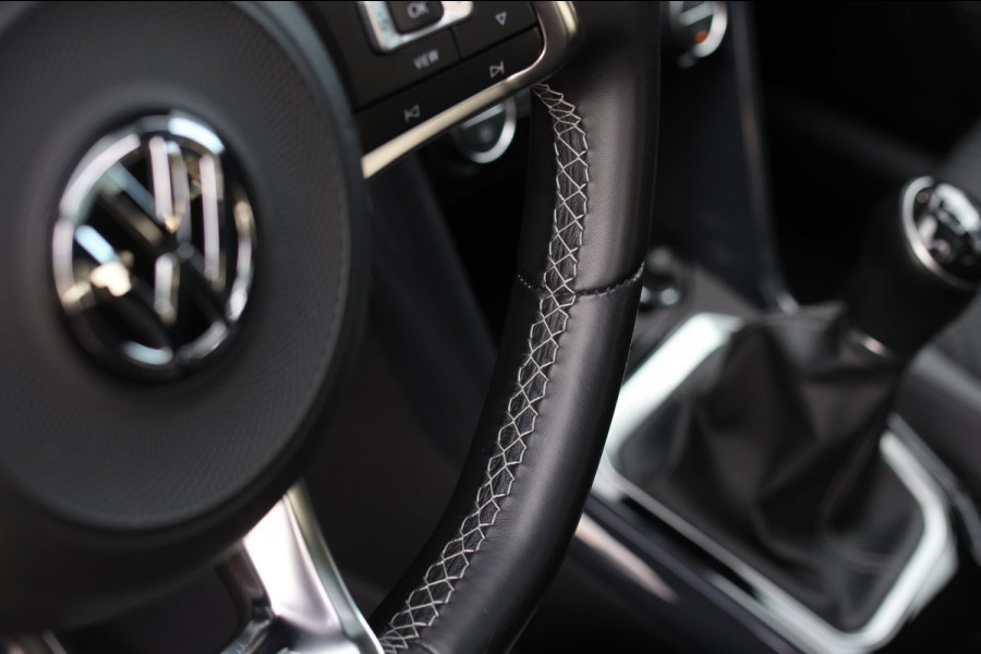 Volkswagen T-Roc 1.5 TSI 3X R-Line *Pano*Camera*Virtual*Trekhaak*