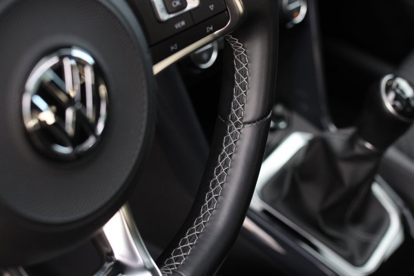 Volkswagen T-Roc 1.5 TSI 3X R-Line *Pano*Camera*Virtual*Trekhaak*