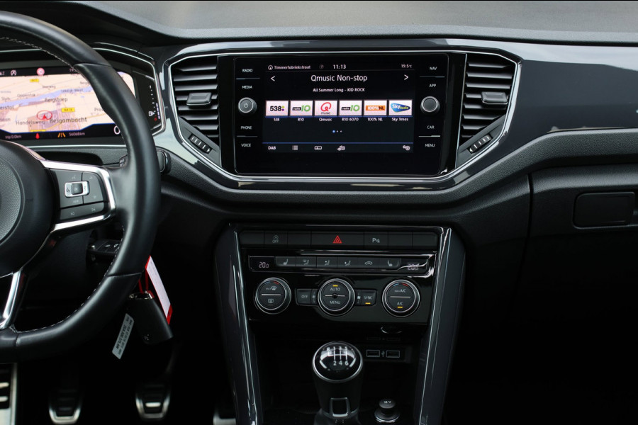 Volkswagen T-Roc 1.5 TSI 3X R-Line *Pano*Camera*Virtual*Trekhaak*