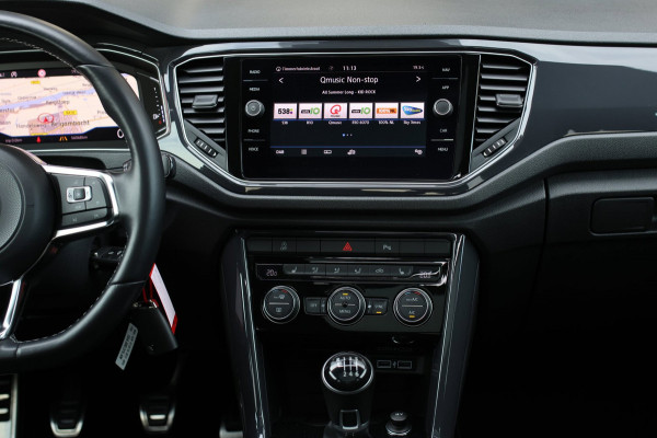 Volkswagen T-Roc 1.5 TSI 3X R-Line *Pano*Camera*Virtual*Trekhaak*